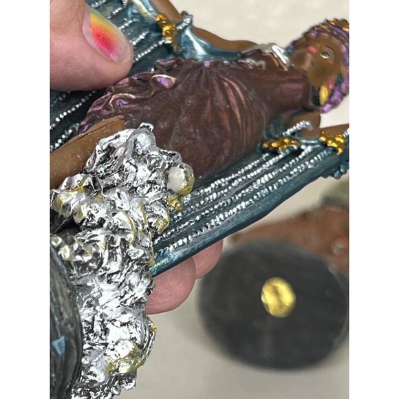 Two statues of two very cute African women with their pets  6" - Picture 8 of 9